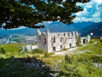 Festung Schlosskopf - Reutte - Leider dauerte ihr aktives Dasein nur bis 1782, • © <a href="https://papa-wanderwolle.jimdofree.com/2020/10/06/burgenrunde-auf-dem-ehrenberg/" target="_blank">Wolfgang Berres auf papa.wanderwolle</a>